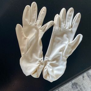 Vintage off white cotton gloves. Small.